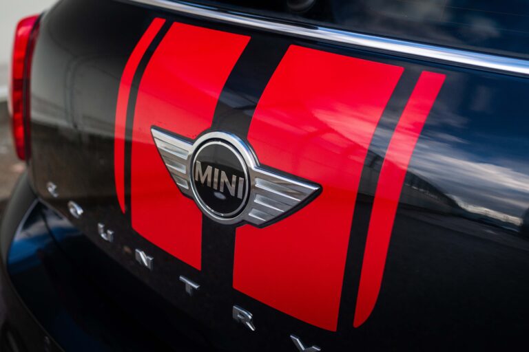 John Cooper Works Countryman - Car-Iconics