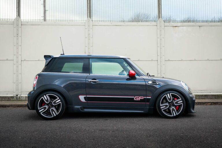 John Cooper Works GP2 - Car-Iconics