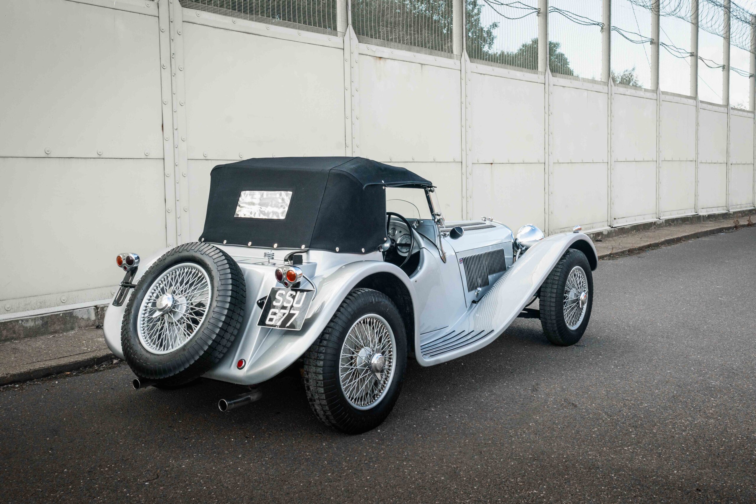 SS100 - Car-Iconics