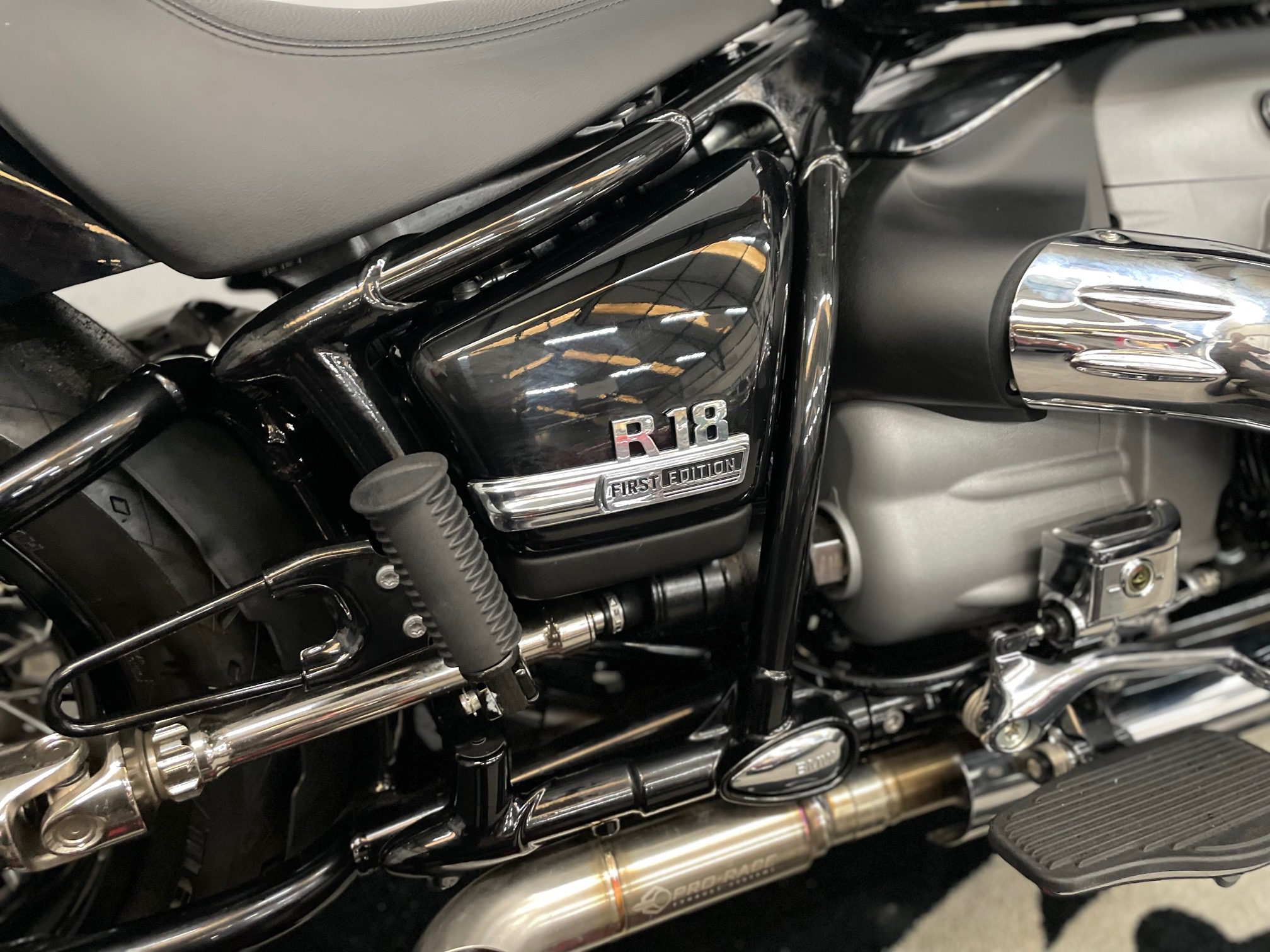 R18 First Edition - Car-Iconics