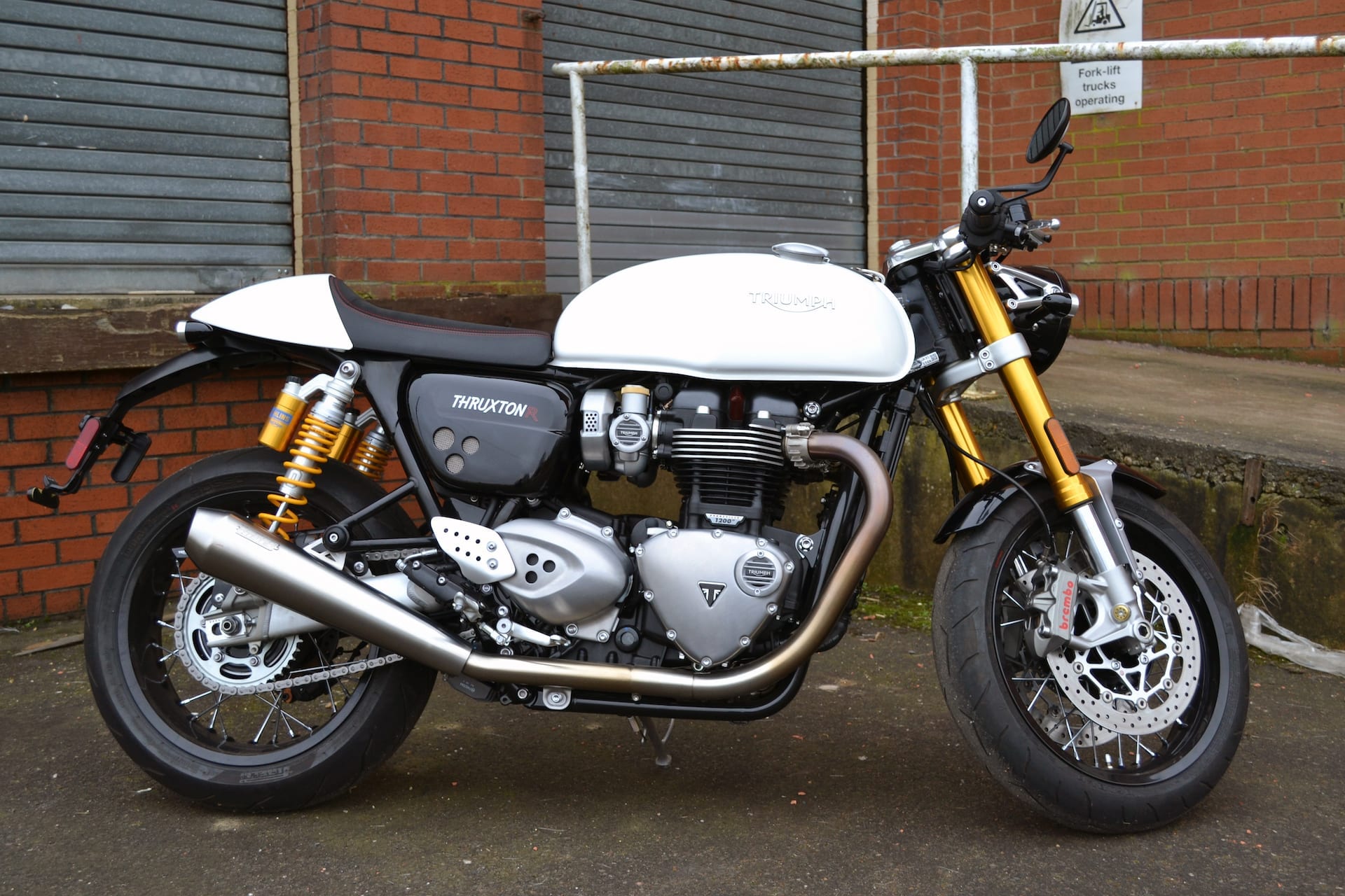 Thruxton R - Car-Iconics
