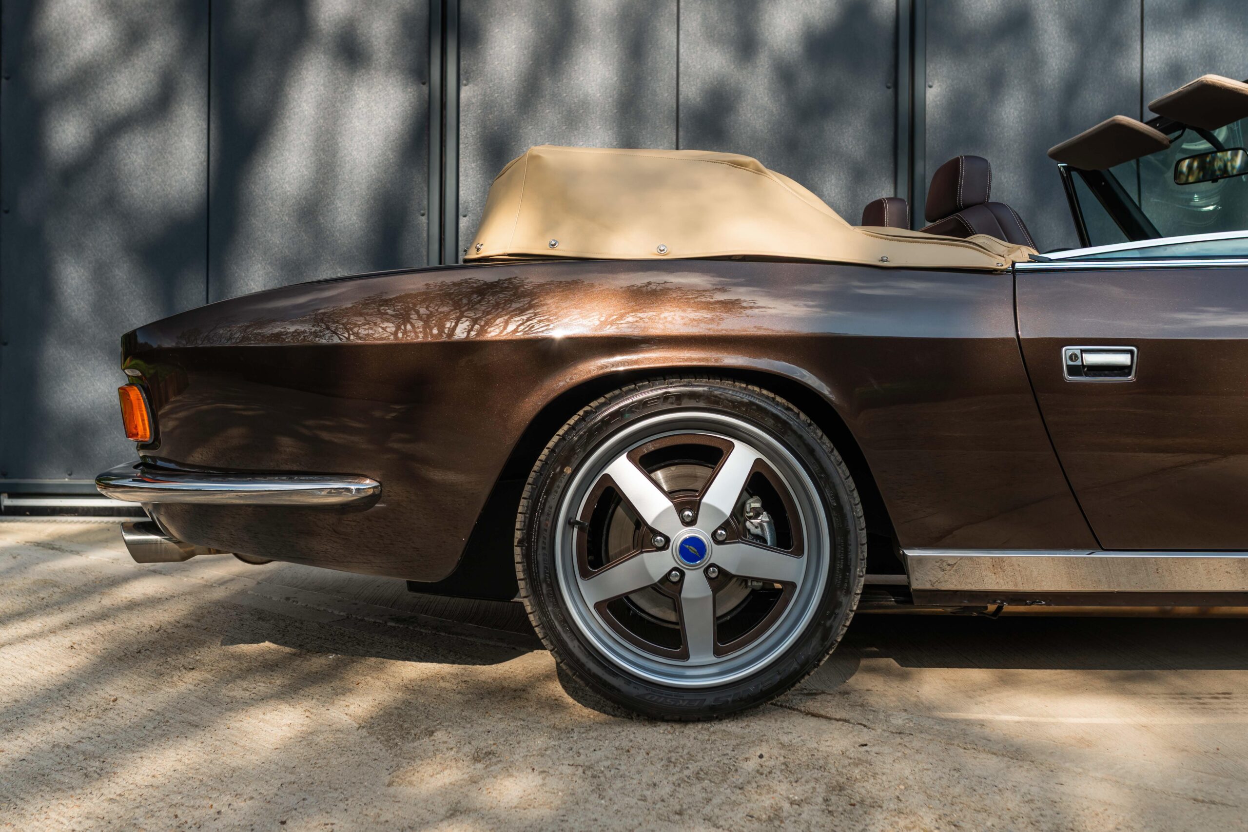 JIA Interceoptor R Cabriolet - Car-Iconics