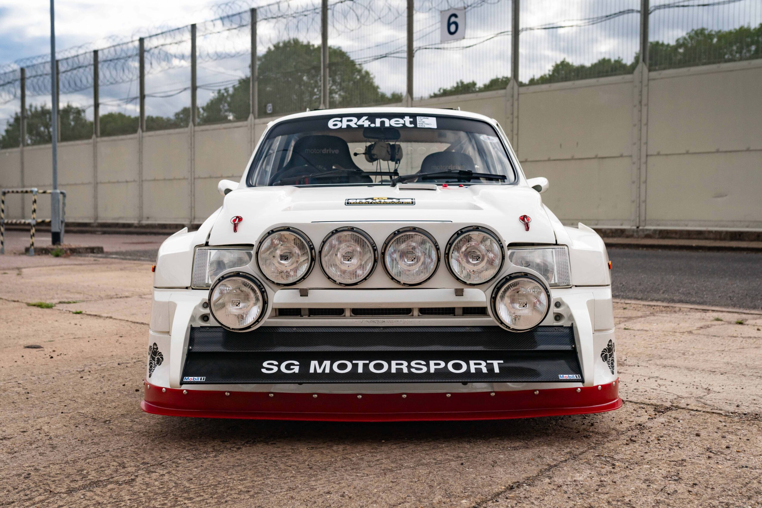 6R4 - Car-Iconics